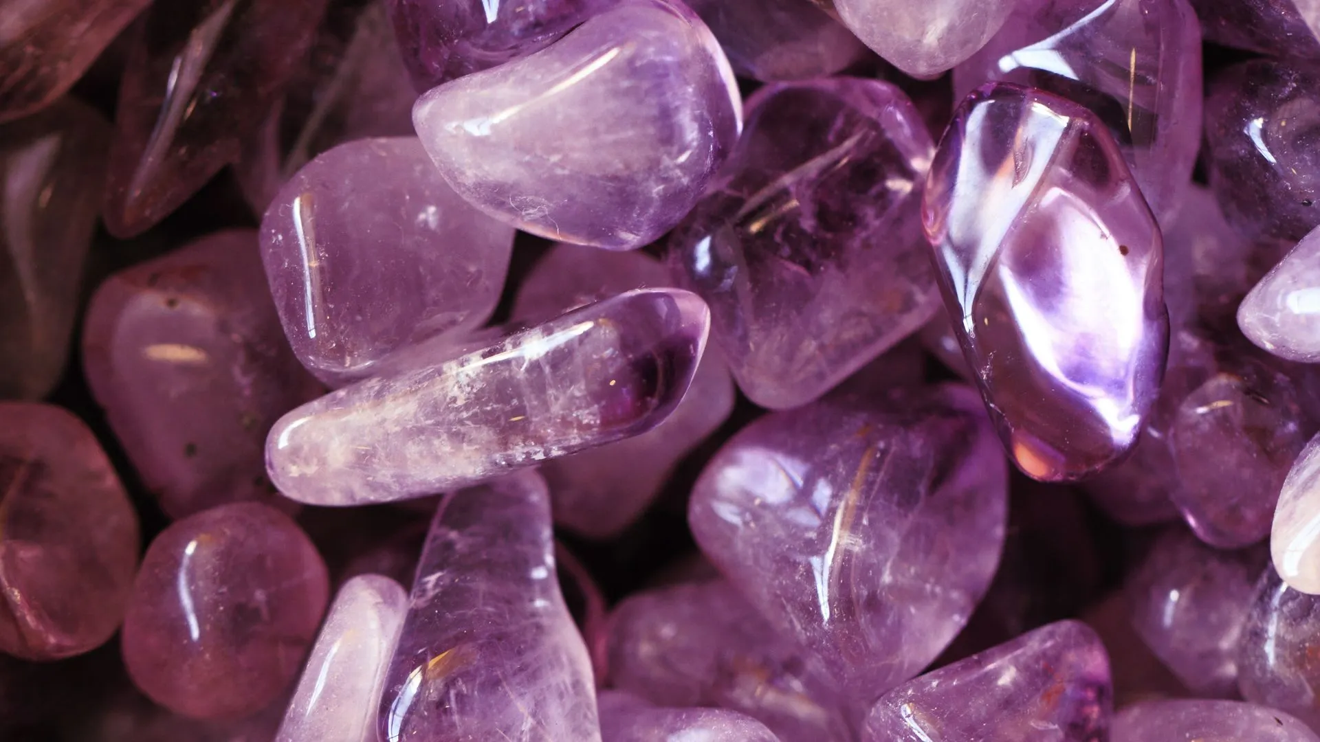 Why is Amethyst the Perfect Stone for Aquarius?